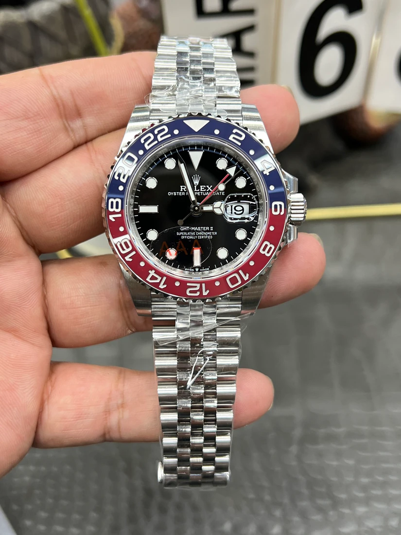 GMT-Master II 40 — صورة من إدراج المورّد لهذه المواصفات، زاوية 1