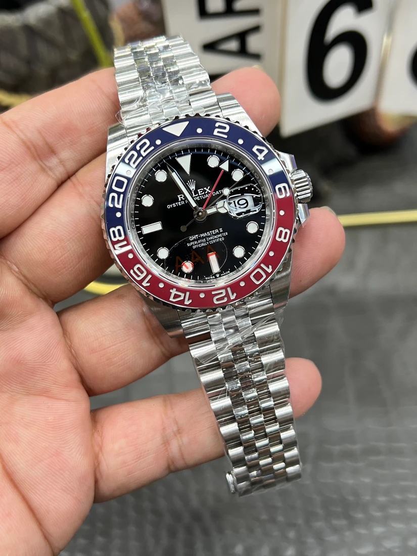 GMT-Master II 40 — صورة من إدراج المورّد لهذه المواصفات، زاوية 2