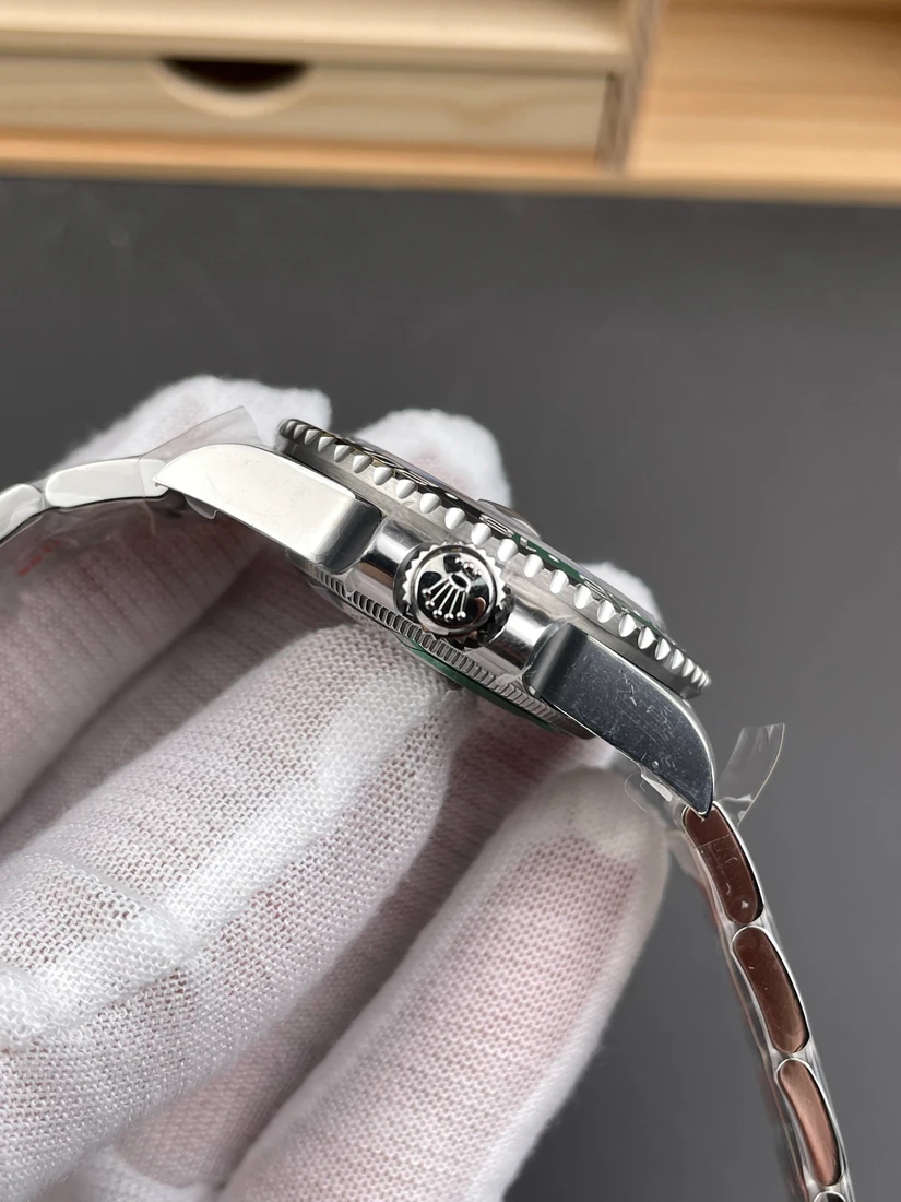 GMT-Master II 40 — صورة من إدراج المورّد لهذه المواصفات، زاوية 4