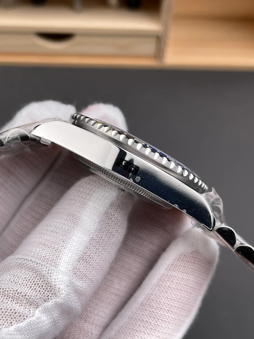 GMT-Master II 40 — صورة من إدراج المورّد لهذه المواصفات، زاوية 4