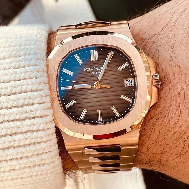 Nautilus 5711/1R — supplier listing photo of this configuration, view 2
