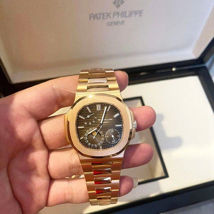 Nautilus Moon Phase 5712/1R — صورة من إدراج المورّد لهذه المواصفات، زاوية 1