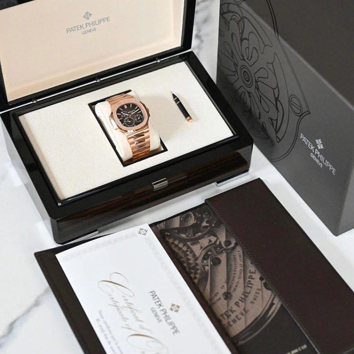 Nautilus Moon Phase 5712/1R — صورة من إدراج المورّد لهذه المواصفات، زاوية 4
