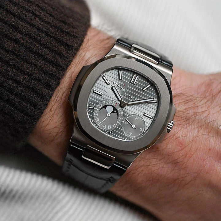 Nautilus Moon Phase 5712G — صورة من إدراج المورّد لهذه المواصفات، زاوية 2
