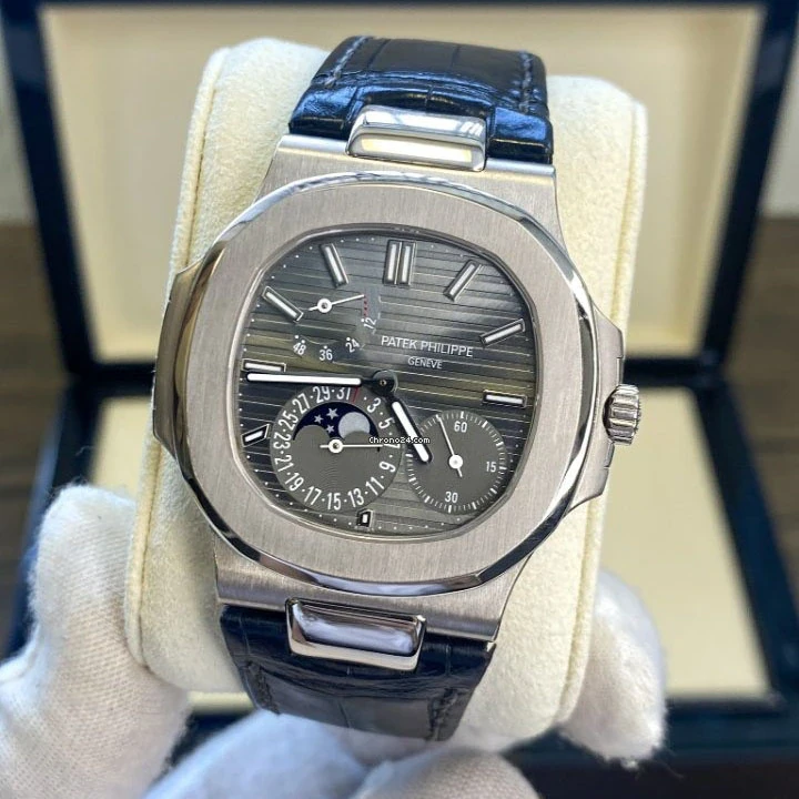 Nautilus Moon Phase 5712G — صورة من إدراج المورّد لهذه المواصفات، زاوية 3