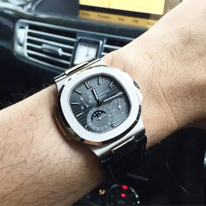 Nautilus Moon Phase 5712G — صورة من إدراج المورّد لهذه المواصفات، زاوية 5