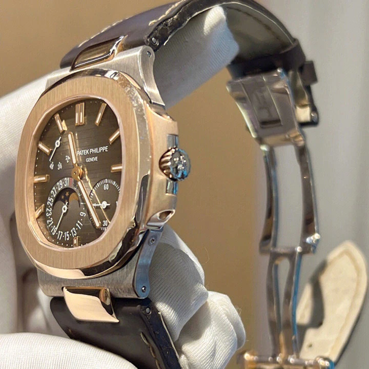Nautilus Moon Phase 5712GR — صورة من إدراج المورّد لهذه المواصفات، زاوية 3
