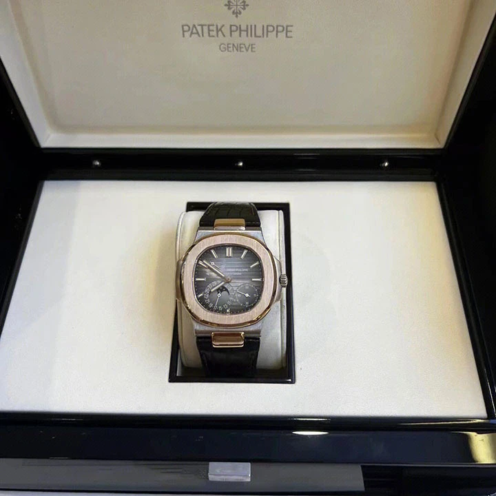 Nautilus Moon Phase 5712GR — صورة من إدراج المورّد لهذه المواصفات، زاوية 9