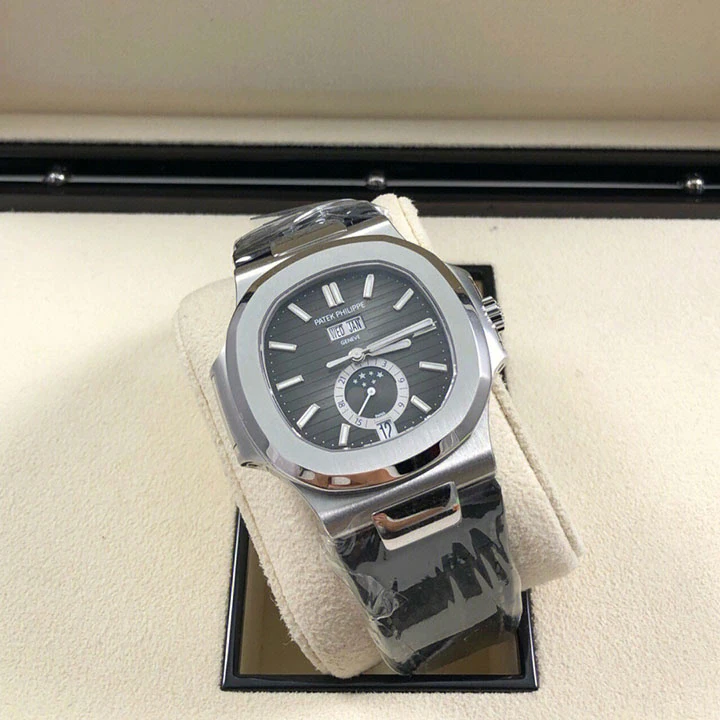 Nautilus Annual Calendar 5726A — صورة من إدراج المورّد لهذه المواصفات، زاوية 5