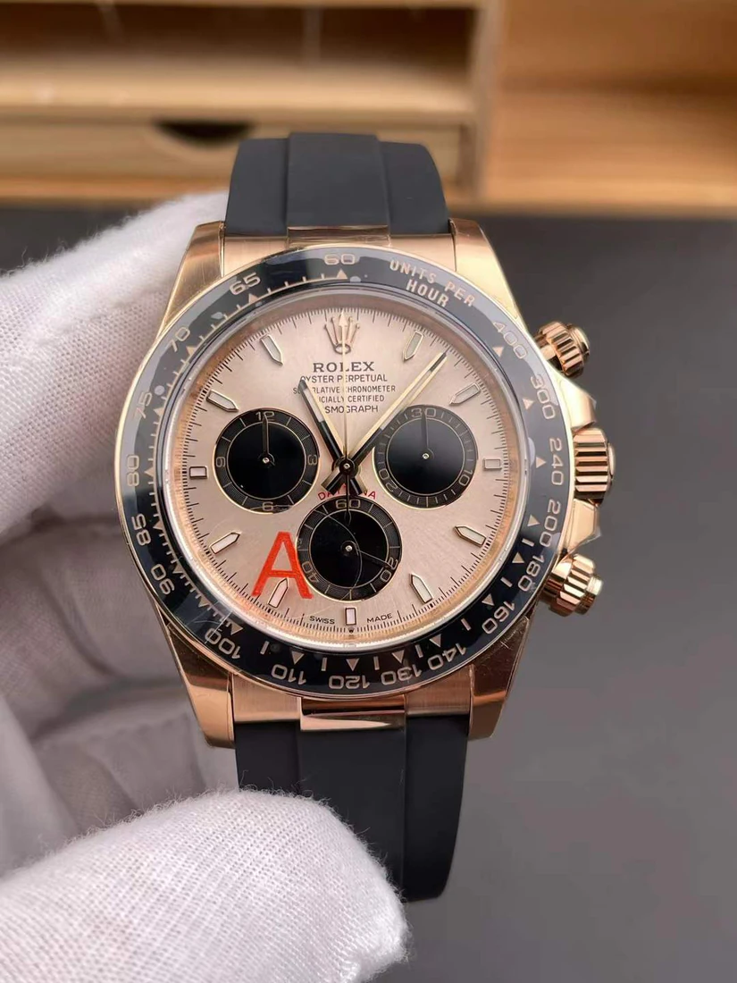 Cosmograph Daytona 40 — صورة من إدراج المورّد لهذه المواصفات، زاوية 1