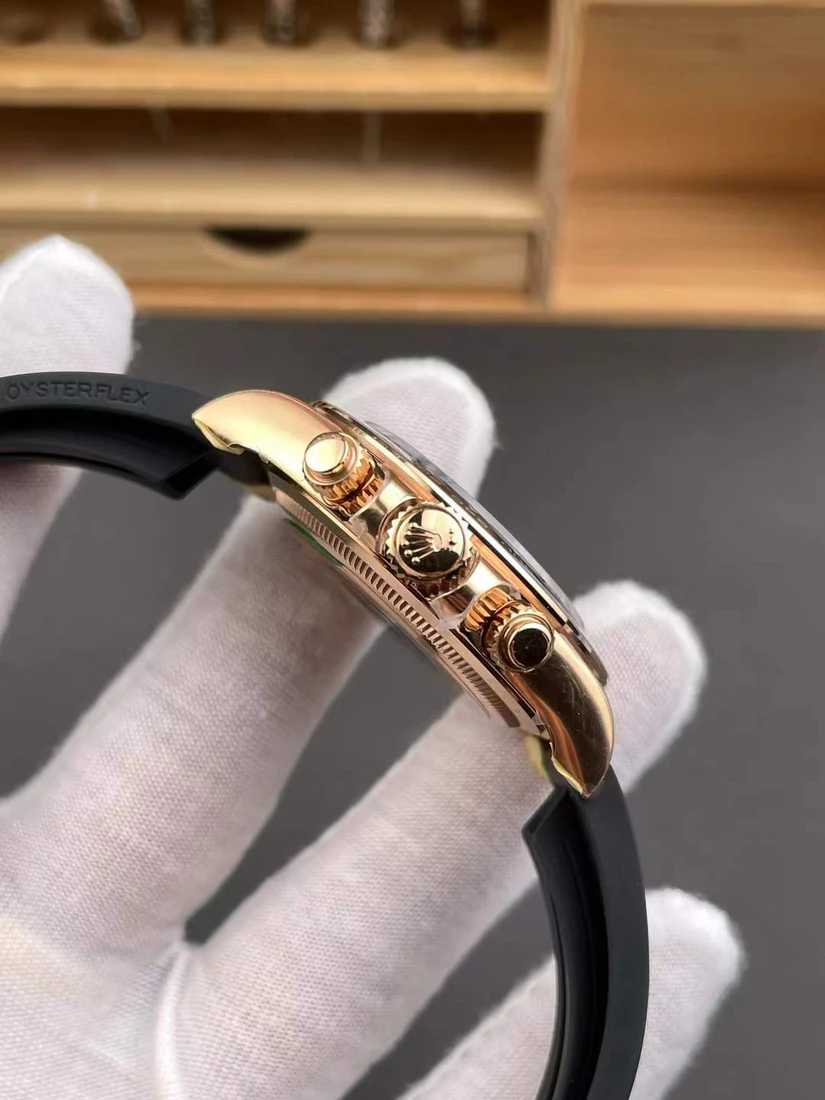 Cosmograph Daytona 40 — صورة من إدراج المورّد لهذه المواصفات، زاوية 2