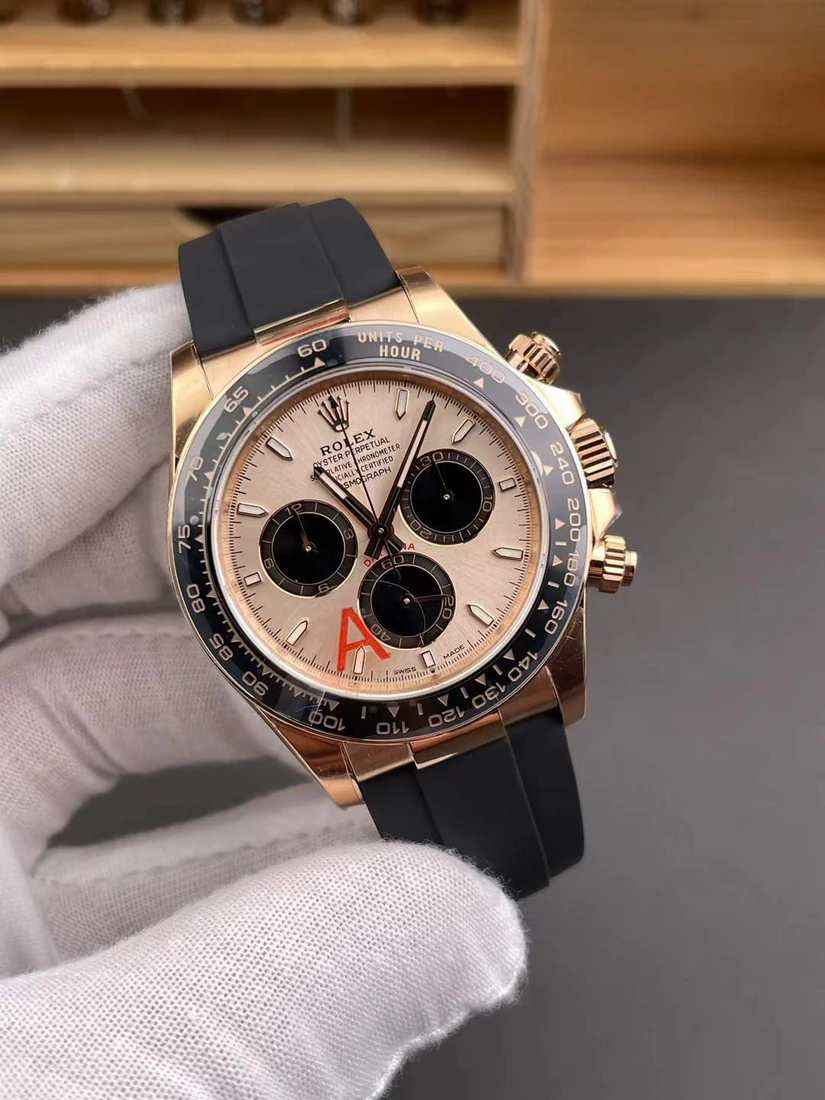 Cosmograph Daytona 40 — صورة من إدراج المورّد لهذه المواصفات، زاوية 3