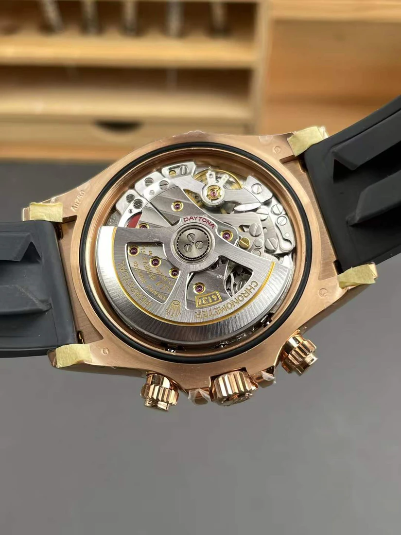 Cosmograph Daytona 40 — صورة من إدراج المورّد لهذه المواصفات، زاوية 8