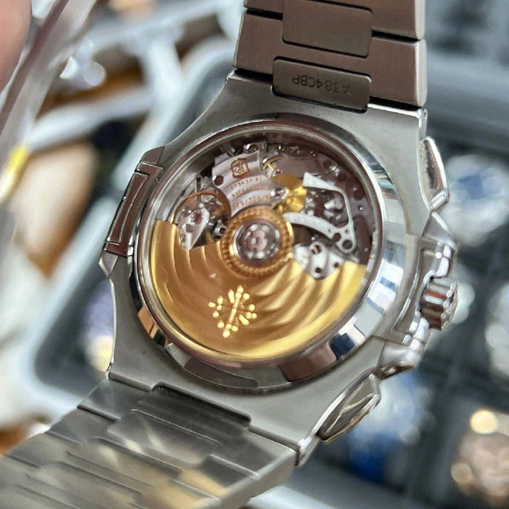 Nautilus Chronograph 5980/1A — صورة من إدراج المورّد لهذه المواصفات، زاوية 2