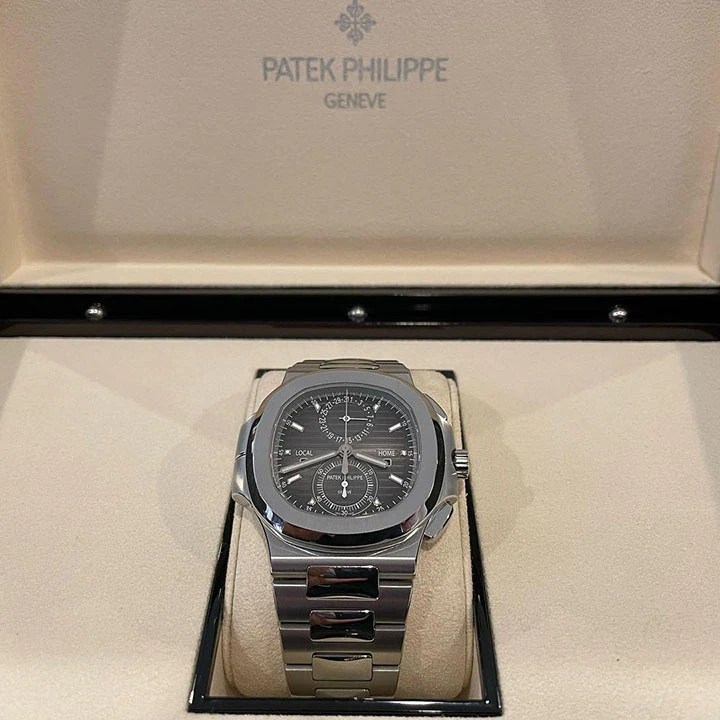 Nautilus Travel Time Chronograph 5990/1A — supplier listing photo of this configuration, view 3