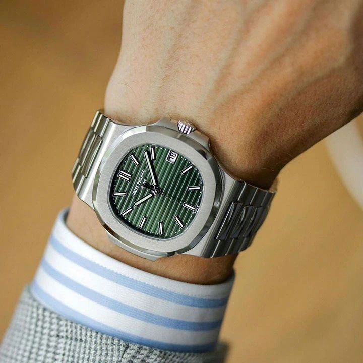Nautilus 5711/1A — صورة من إدراج المورّد لهذه المواصفات، زاوية 1