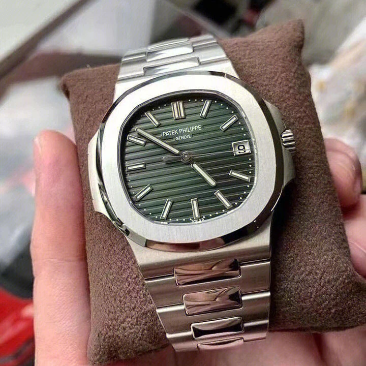 Nautilus 5711/1A — صورة من إدراج المورّد لهذه المواصفات، زاوية 5