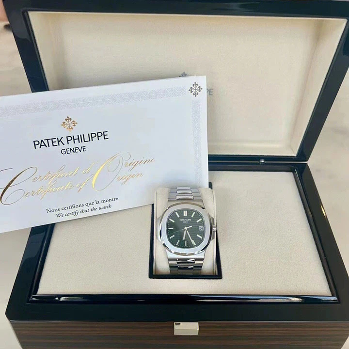 Nautilus 5711/1A — صورة من إدراج المورّد لهذه المواصفات، زاوية 7