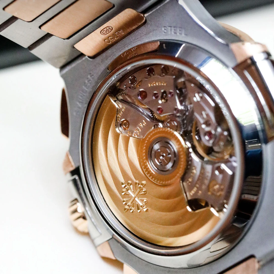 Nautilus Chronograph 5980/1AR — supplier listing photo of this configuration, view 3