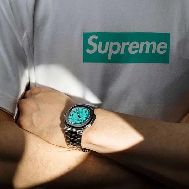 Nautilus 5711/1A — supplier listing photo of this configuration, view 2