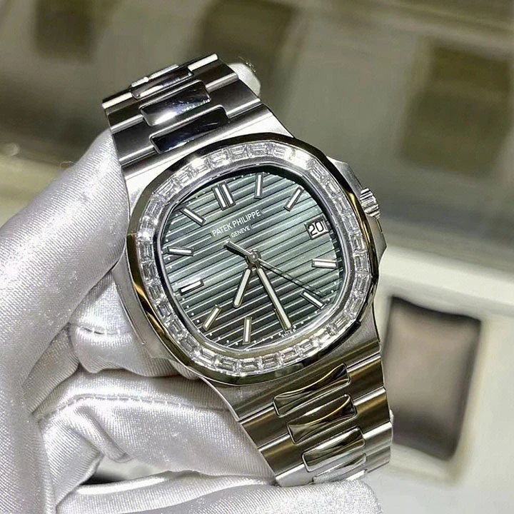 Nautilus 5711/1300A — صورة من إدراج المورّد لهذه المواصفات، زاوية 1