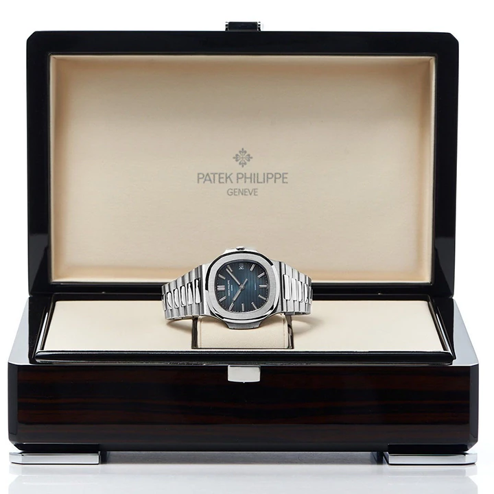 Nautilus 5711/1A — supplier listing photo of this configuration, view 1