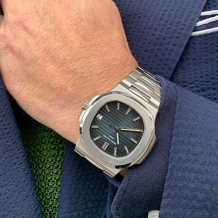Nautilus 5711/1A — supplier listing photo of this configuration, view 5