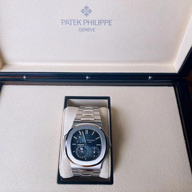 Nautilus Moon Phase 5712/1A — supplier listing photo of this configuration, view 1
