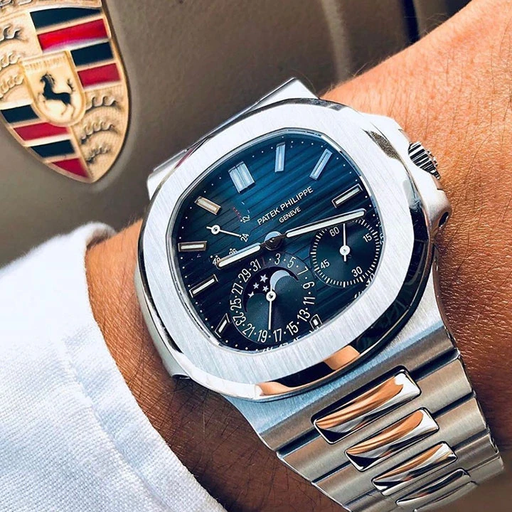 Nautilus Moon Phase 5712/1A — supplier listing photo of this configuration, view 2