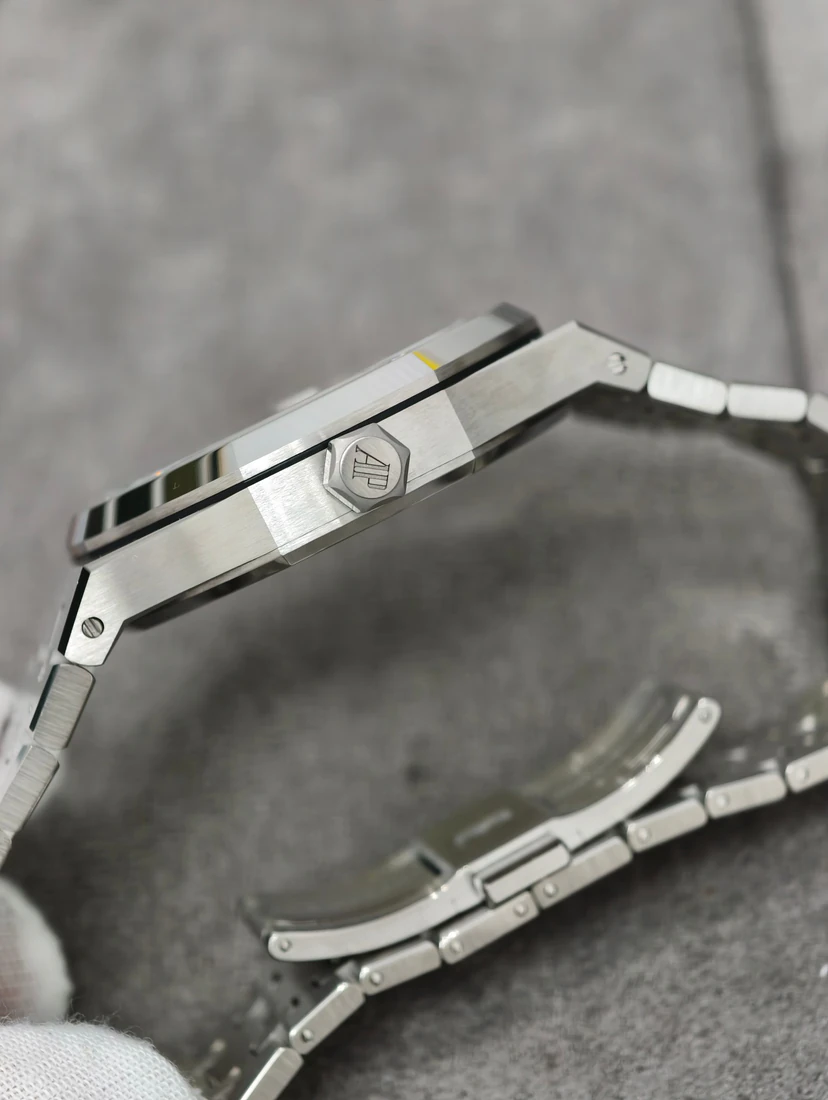 Royal Oak 41 — صورة من إدراج المورّد لهذه المواصفات، زاوية 4