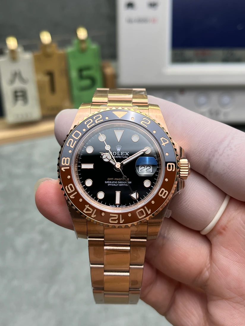 GMT-Master II 40 — صورة من إدراج المورّد لهذه المواصفات، زاوية 1
