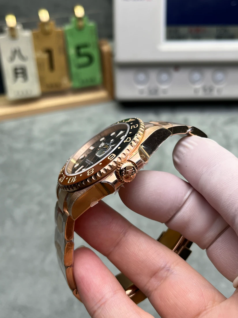 GMT-Master II 40 — صورة من إدراج المورّد لهذه المواصفات، زاوية 3
