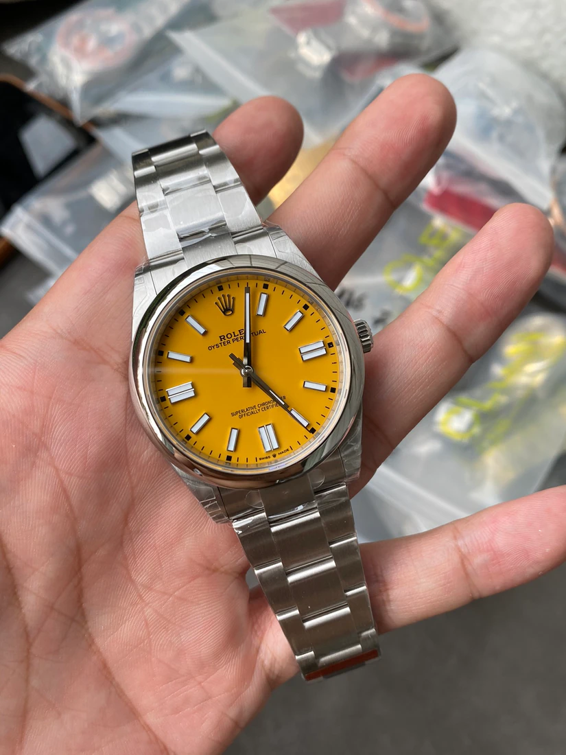 Oyster Perpetual 41 — صورة من إدراج المورّد لهذه المواصفات، زاوية 3