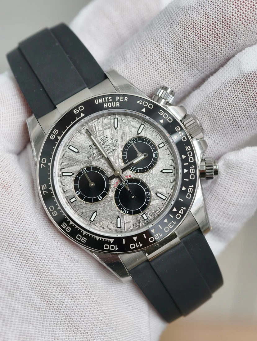 Cosmograph Daytona 40 — صورة من إدراج المورّد لهذه المواصفات، زاوية 3