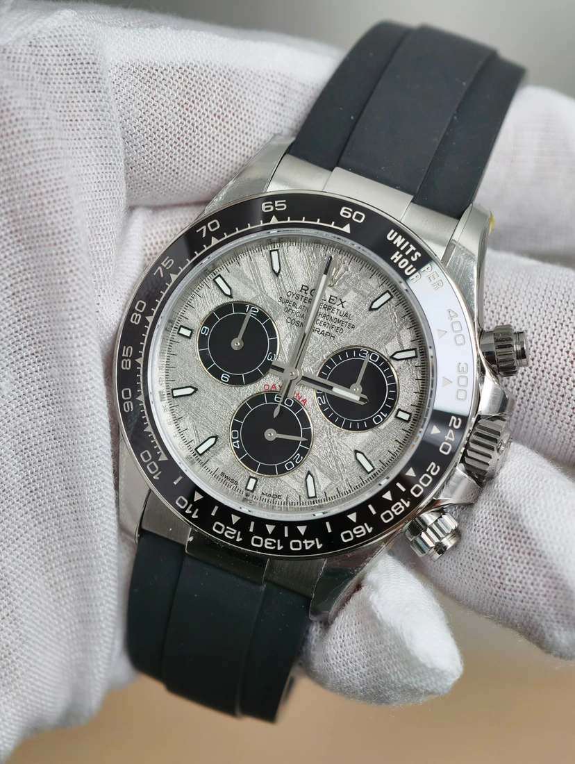 Cosmograph Daytona 40 — صورة من إدراج المورّد لهذه المواصفات، زاوية 4