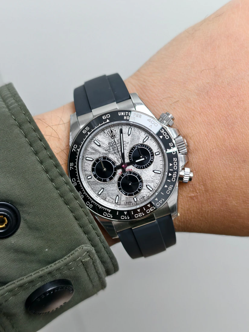 Cosmograph Daytona 40 — صورة من إدراج المورّد لهذه المواصفات، زاوية 5