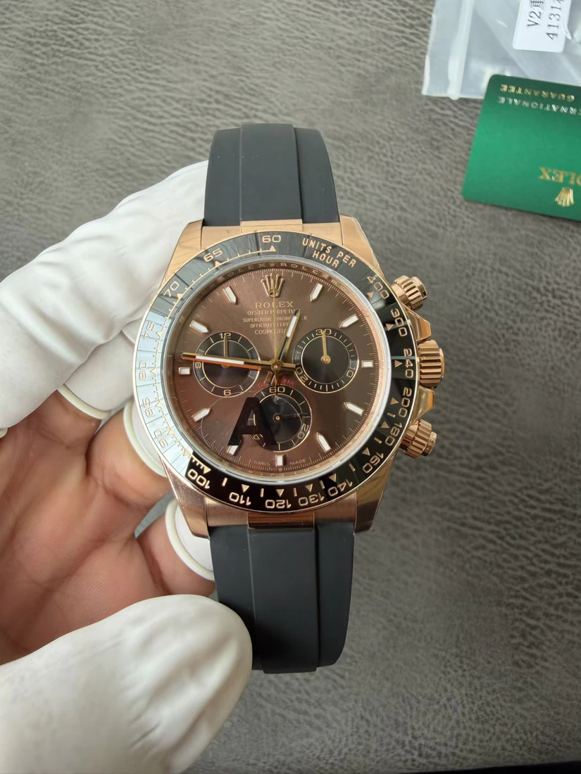 Cosmograph Daytona 40 — صورة من إدراج المورّد لهذه المواصفات، زاوية 1