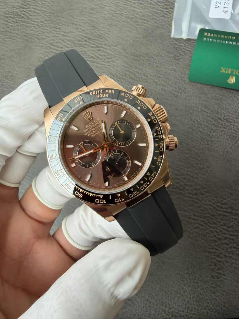 Cosmograph Daytona 40 — صورة من إدراج المورّد لهذه المواصفات، زاوية 2