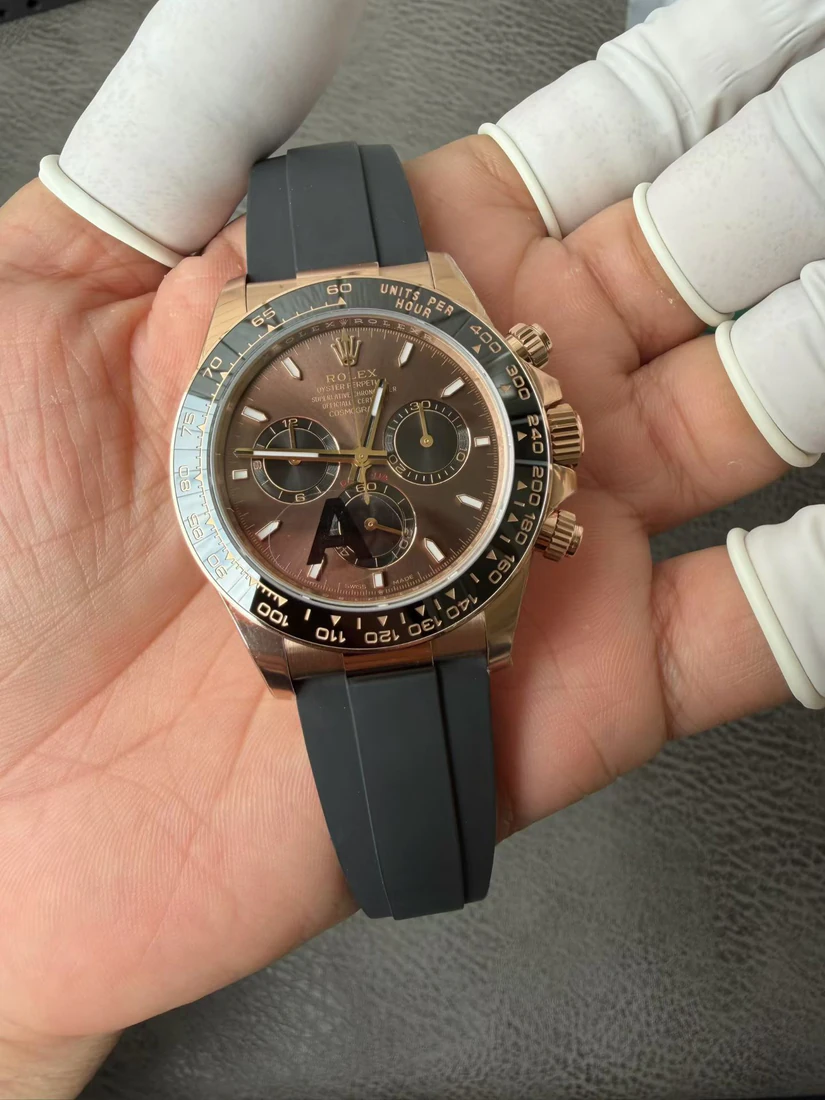 Cosmograph Daytona 40 — صورة من إدراج المورّد لهذه المواصفات، زاوية 3