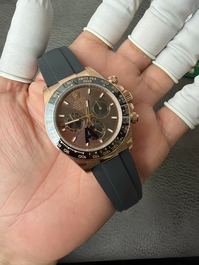 Cosmograph Daytona 40 — صورة من إدراج المورّد لهذه المواصفات، زاوية 4