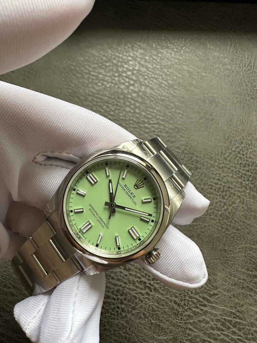 Oyster Perpetual 41 — صورة من إدراج المورّد لهذه المواصفات، زاوية 2