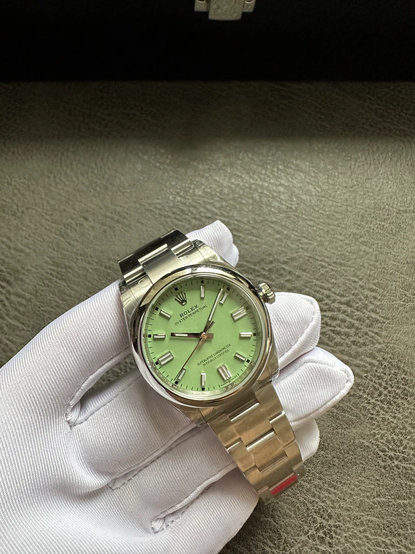 Oyster Perpetual 41 — صورة من إدراج المورّد لهذه المواصفات، زاوية 3