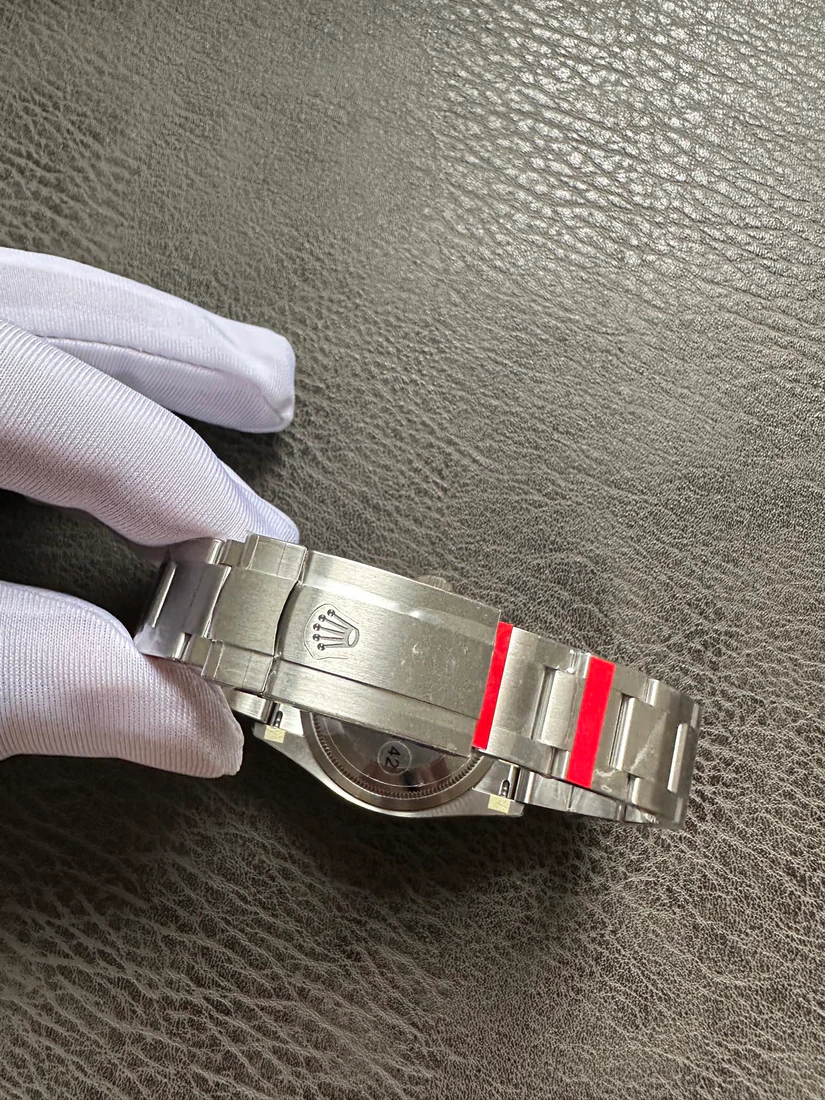 Oyster Perpetual 41 — صورة من إدراج المورّد لهذه المواصفات، زاوية 4