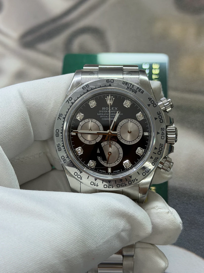Cosmograph Daytona 40 — صورة من إدراج المورّد لهذه المواصفات، زاوية 1