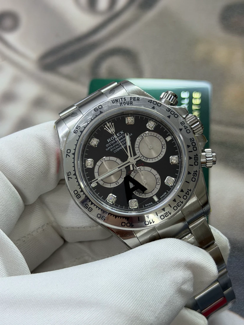 Cosmograph Daytona 40 — صورة من إدراج المورّد لهذه المواصفات، زاوية 3