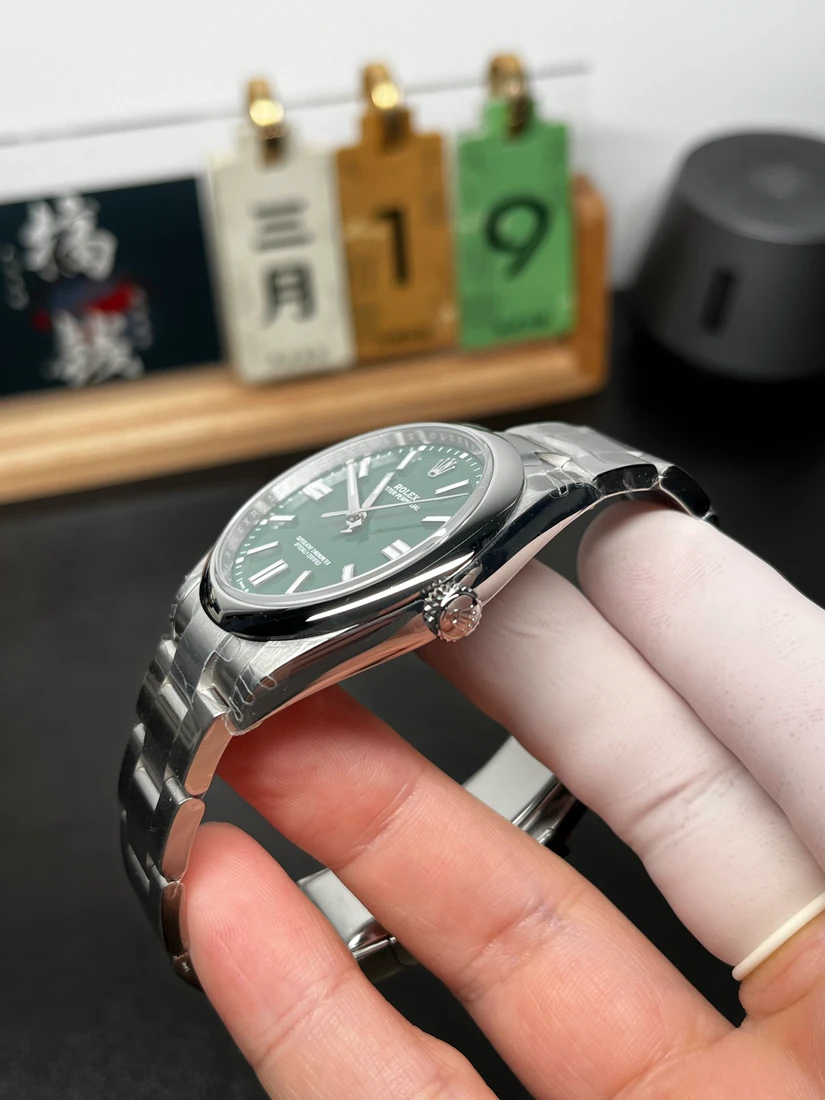 Oyster Perpetual 41 — supplier listing photo of this configuration, view 3