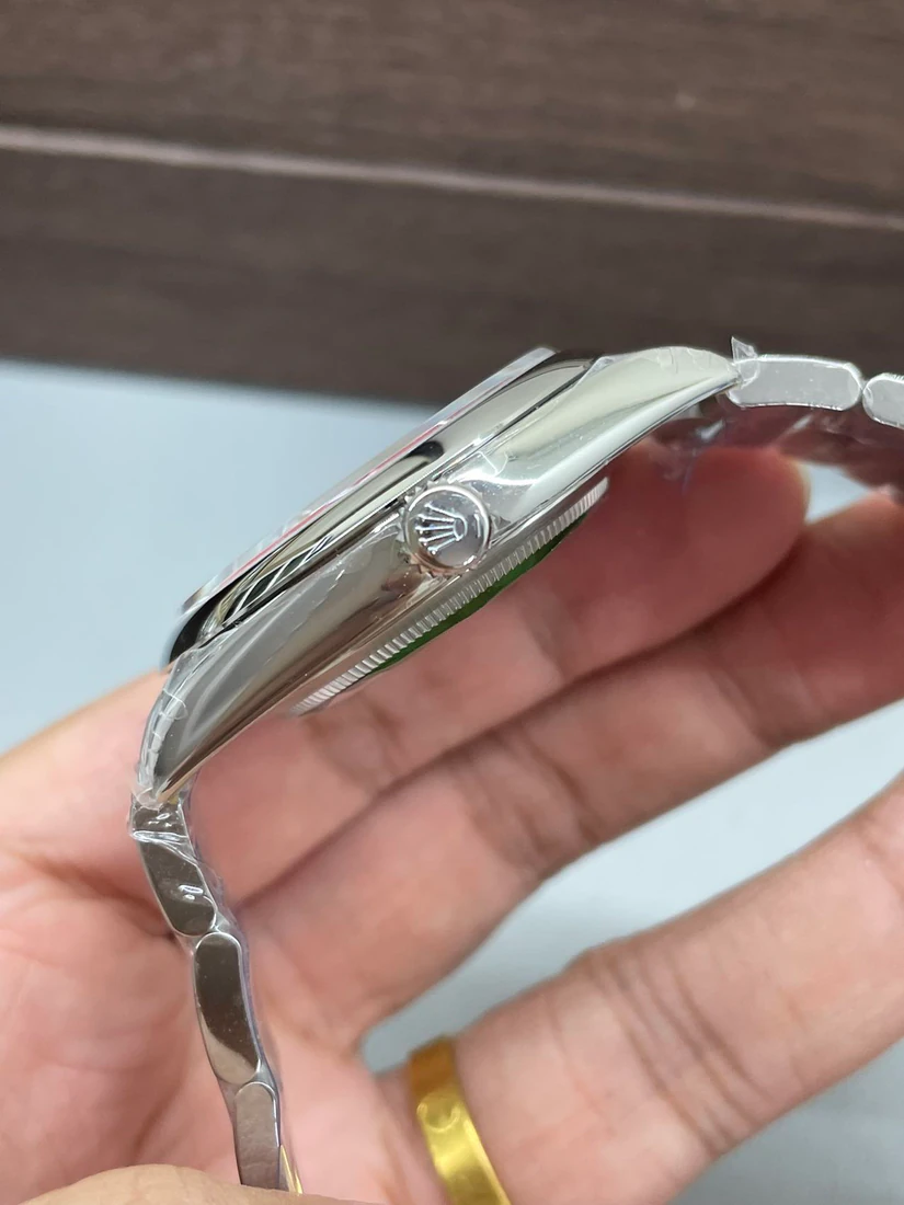 Oyster Perpetual 41 — supplier listing photo of this configuration, view 4