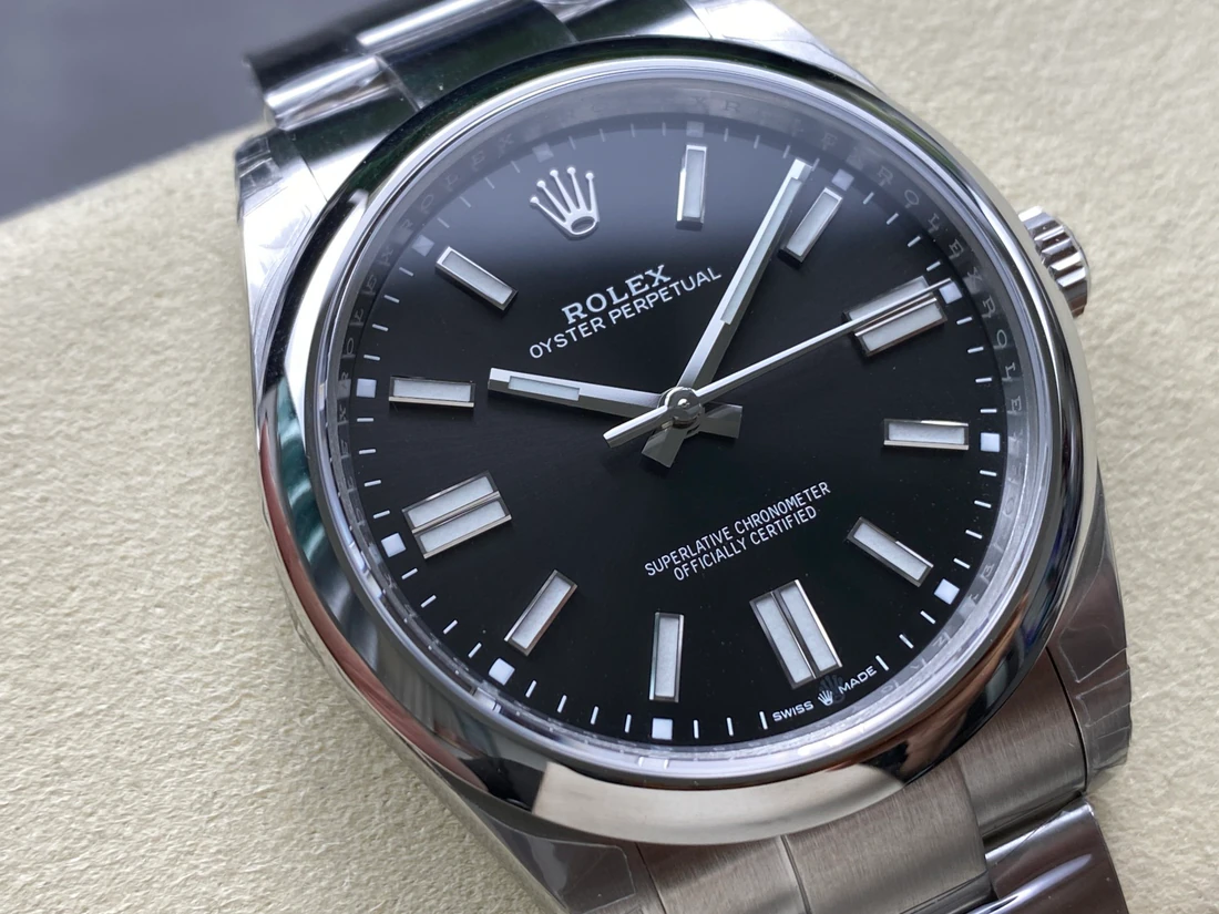 Oyster Perpetual 41 — صورة من إدراج المورّد لهذه المواصفات، زاوية 2