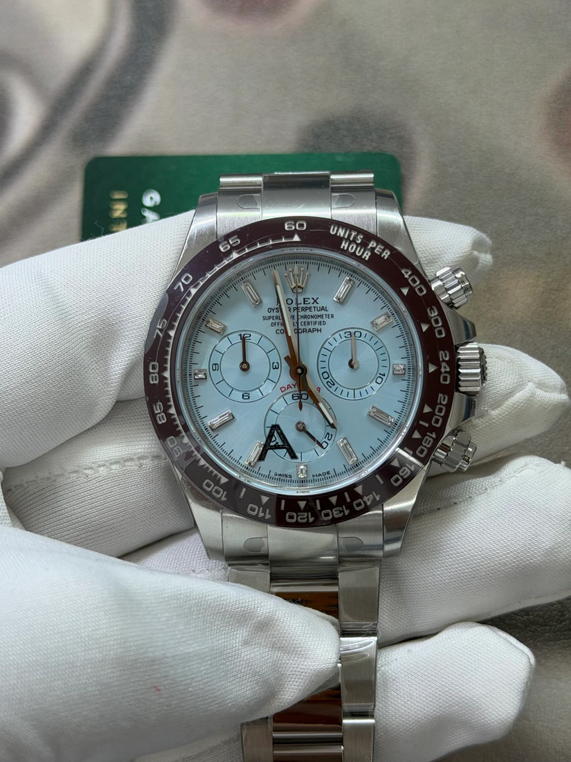 Cosmograph Daytona 40 — صورة من إدراج المورّد لهذه المواصفات، زاوية 1