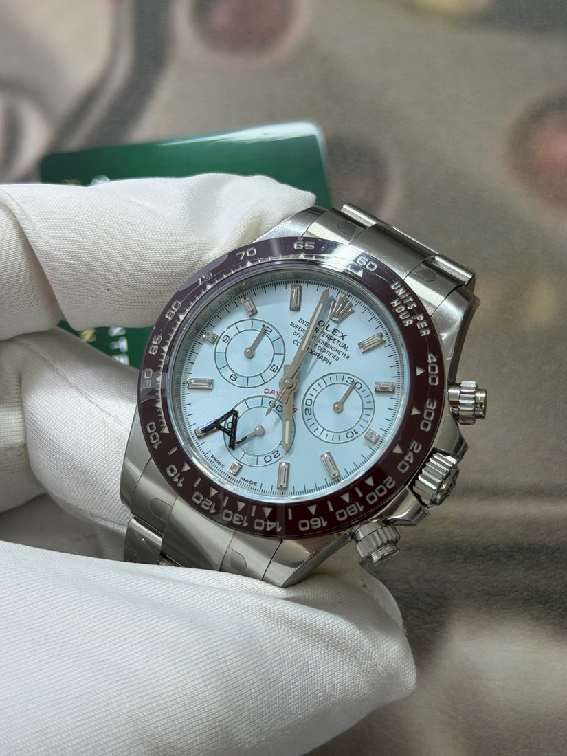 Cosmograph Daytona 40 — صورة من إدراج المورّد لهذه المواصفات، زاوية 2